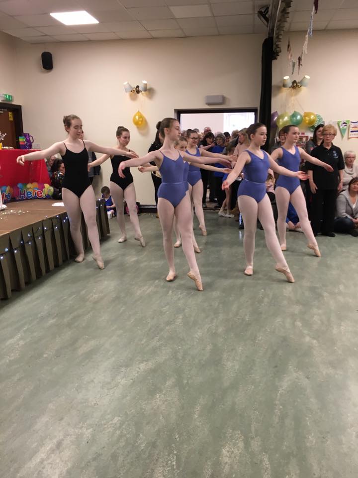 PrimaBalletPA's tweet photo. Our grade 4 &amp; 5 #Ballet students waiting for their turn to dance at Lanchester Community Centre last weekend :) https://t.co/aJE9wdDdgH https://t.co/wk25zvOD25