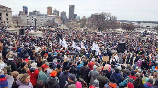 JerryPKrause's tweet photo. @Alyssa_Milano St. Paul, MN. Crowd estimated at 18,000 on a cold, late winter day. Warm hearts all around. https://t.co/GTVT5bryqM