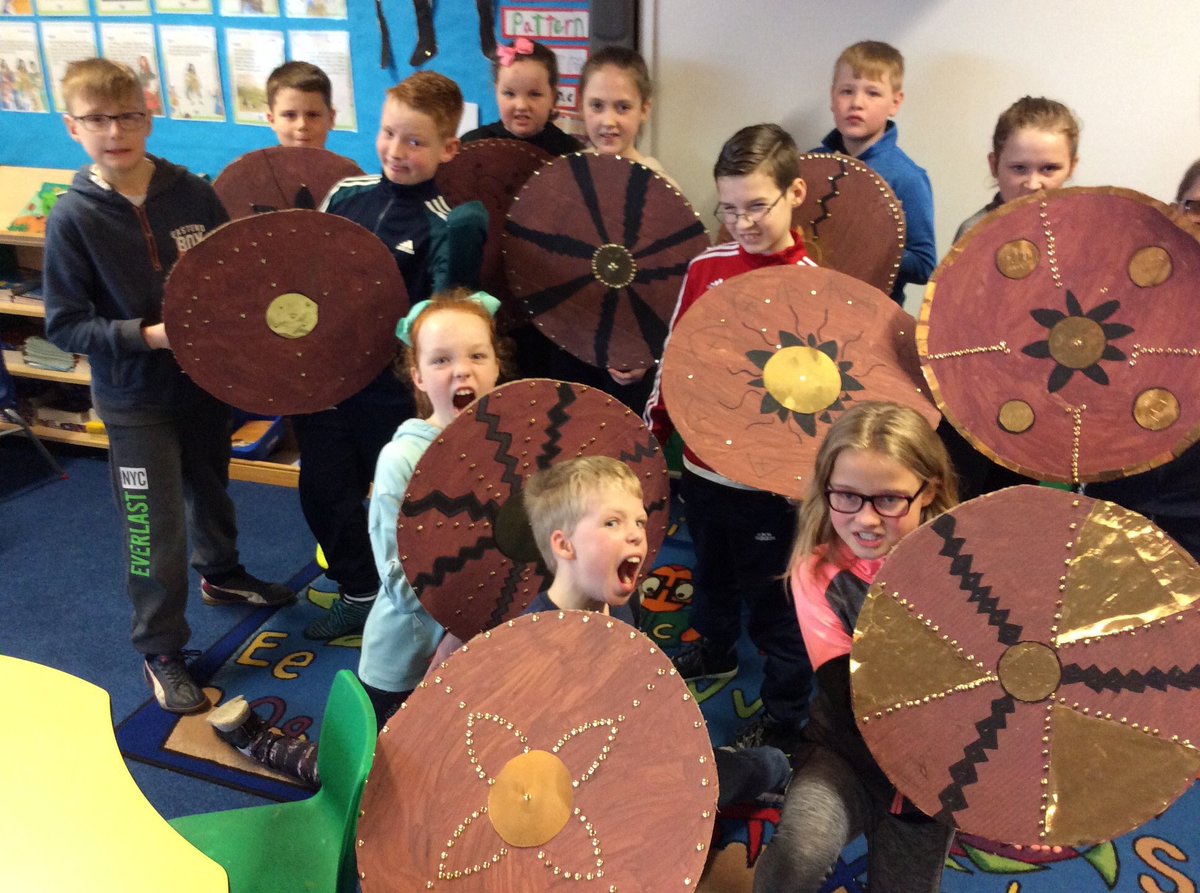Clerkhillschool's tweet photo. 🛡P5S: Focus Week⚔️
P5S have been working hard on their Jacobite topic. We researched weapons and made our own targe (shield). Here we are practising our fierce battle faces.
#teamwork
#usingandapplyingknowledge
#creativity
#donotmesswithus https://t.co/4Y5v3pN3FP