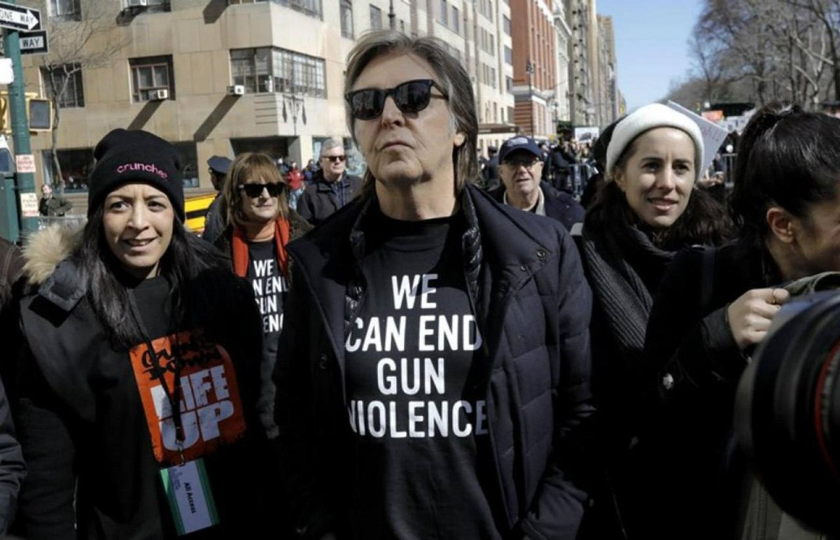 Cadena3Com's tweet photo. Paul McCartney recordó a Lennon en la marcha contra las armas https://t.co/8M2A13YIHg https://t.co/uAyqgr4rni