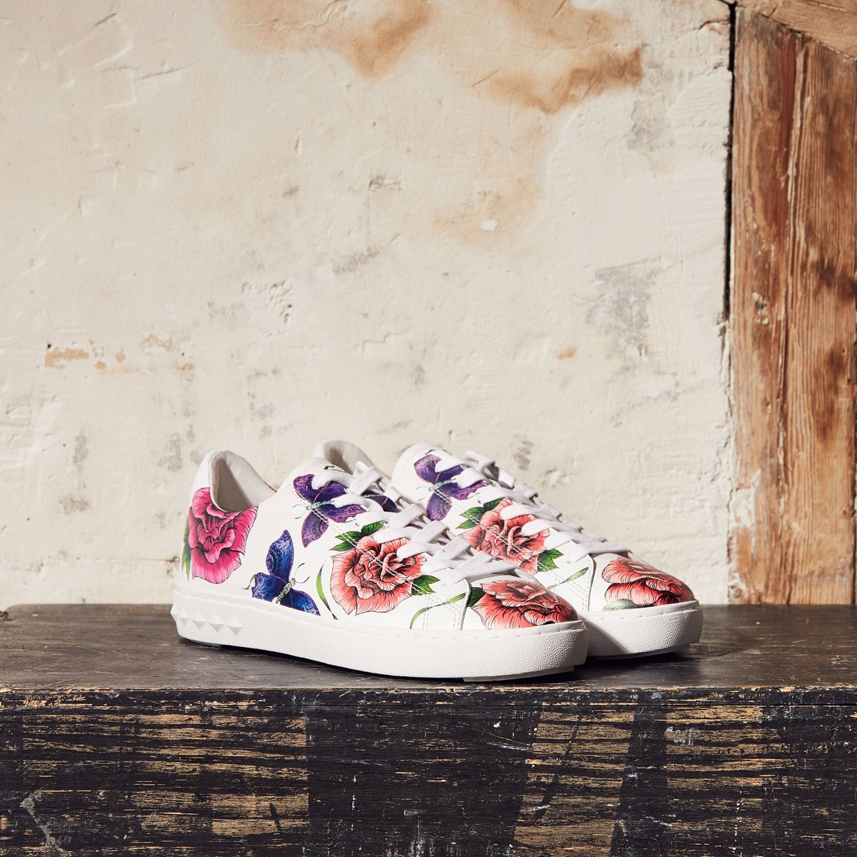 AshFootwearUK's tweet photo. How cool are these hand drawn floral printed PEACE Trainers.. Shop the style here: https://t.co/umKQECkkbe #SS18 #AshGirls https://t.co/agcm19Ep5e