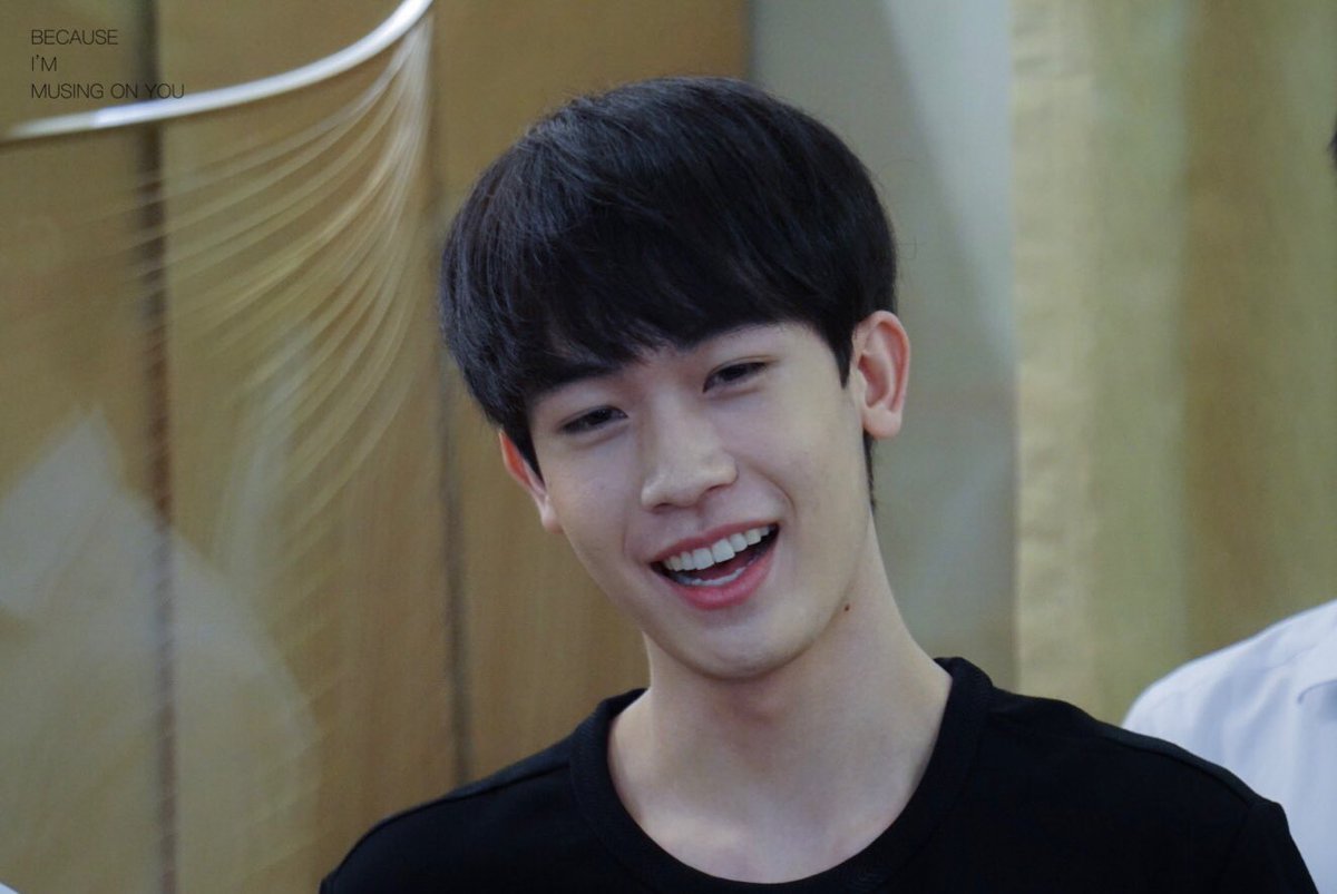 musingonyou's tweet photo. •• 220318 ••

ยิ้มอะไรเยอะแยะขนาดนั้น..ใจเราสั่นไปหมดแล้ว

(((o(*ﾟ▽ﾟ*)o)))💙

#แมวมิวซ์ 
#mmmmmmmuse 
#ConversationThailand 
#ChulaCuteBoy https://t.co/i4qtD1O1Op