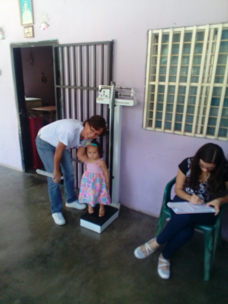 MUVLara's tweet photo. @MedicosUnidosVe  Junto a la Fundación Vida, empresarios y sociedad civil de Veragacha Edo. Lara. Dando una mano amiga a los niños con problemas de nutrición. https://t.co/oSqanQfOHK
