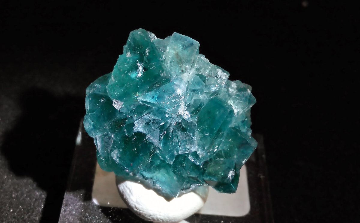 あだちみずは 8 7仙台石フリマ 瓦楽多雑貨店 鉱物26 Ar Twitter 横浜戦利品 フランスfontsante産の蛍石 緑にちょっと青 を混ぜたような 濃い青緑の蛍石 これも色に惚れて購入してしまった なのに これまたうまく写真に写せない T T 残念 T Co