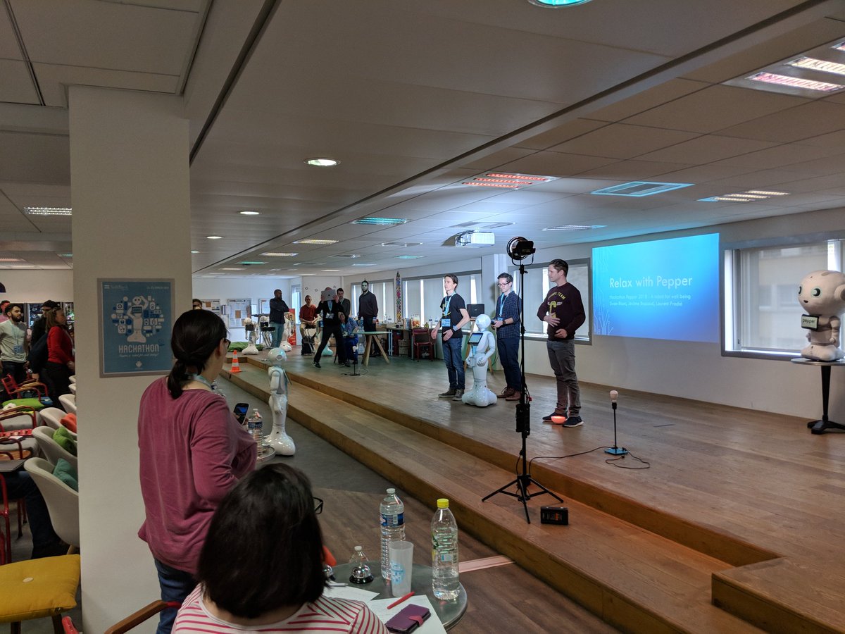 ghostwan's tweet photo. #PepperHackathon2018 it's now time for the show, demo time! https://t.co/OinnhYACg2