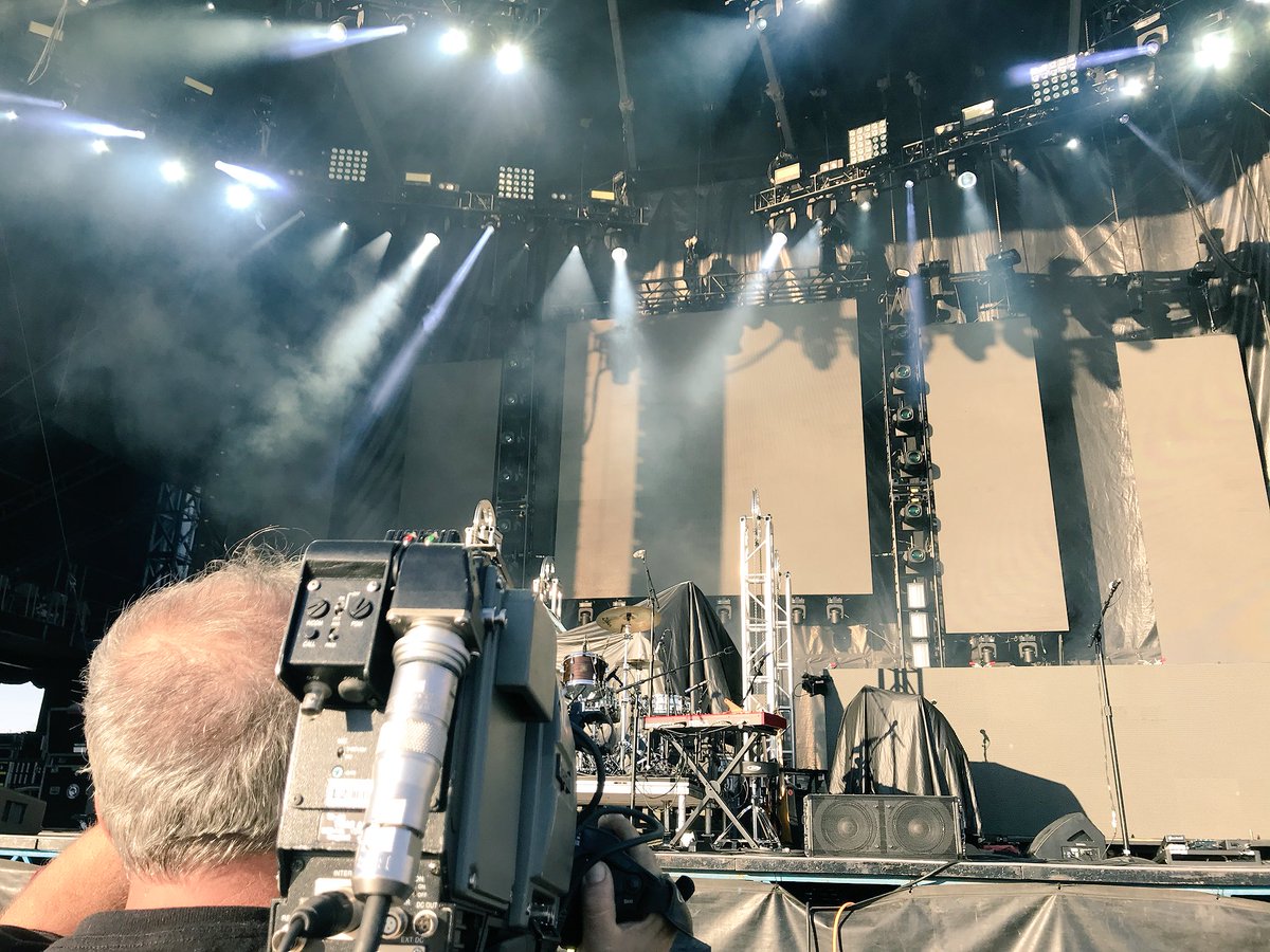 dahjos16's tweet photo. Last day at Runaway Country Music Fest in Florida! The heat has been nice but the music has been better ☀️ Darius Rucker, LANCO, and Kane Brown today! #countrymusic #runawaycountry https://t.co/vVioS1rMTr