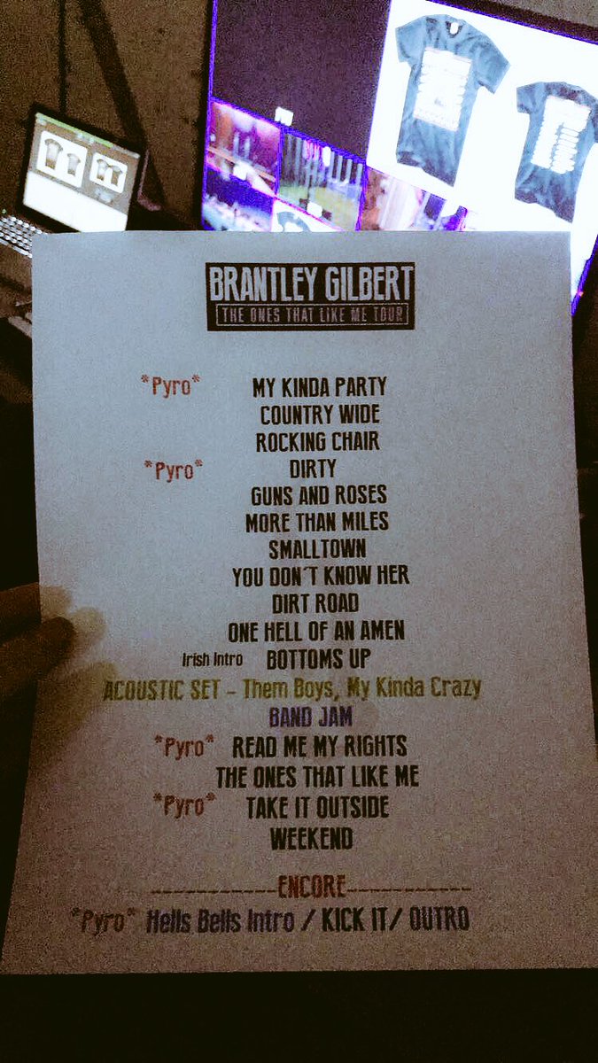 dahjos16's tweet photo. Last day at Runaway Country Music Fest in Florida! The heat has been nice but the music has been better ☀️ Darius Rucker, LANCO, and Kane Brown today! #countrymusic #runawaycountry https://t.co/vVioS1rMTr
