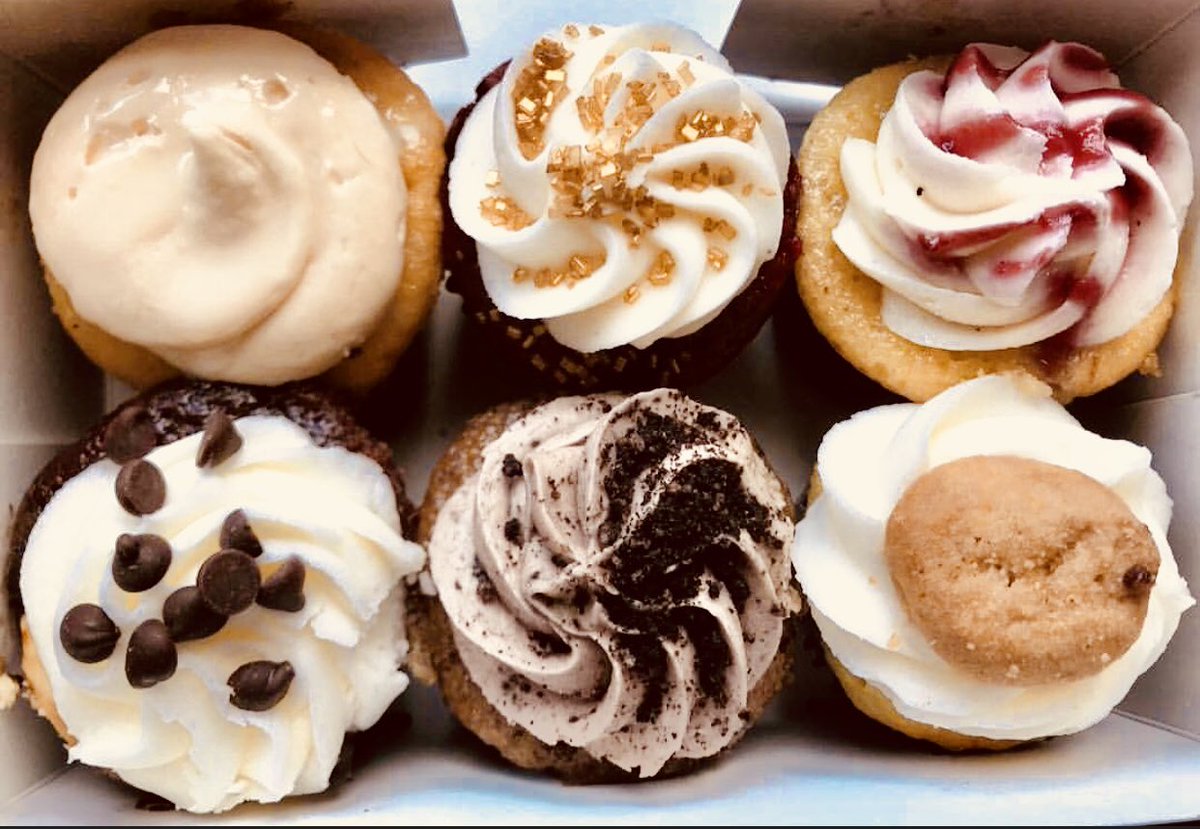 So many Misha’s Cupcakes, so little time! 😋😍 Let us help you in the speediest way possible by ☎️ calling 786 200-6153 or emailing us at info@mishascupcakes.com 📷 credit: @miamimangia #mishascupcakes #mishascakes #mishascupcakesandcakes  #cupcakes #sweettooth #sweettreats
