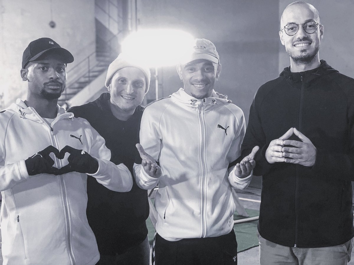 Raphael_Carlier's tweet image. Nouveau vidéogramme à caractère divertissant dans lequel des corps peu sportifs se confrontent à des épreuves qui les dépassent. RT pour que ton prof d’EPS te propose ce genre de parcours.

youtu.be/pxvBTSx47C8