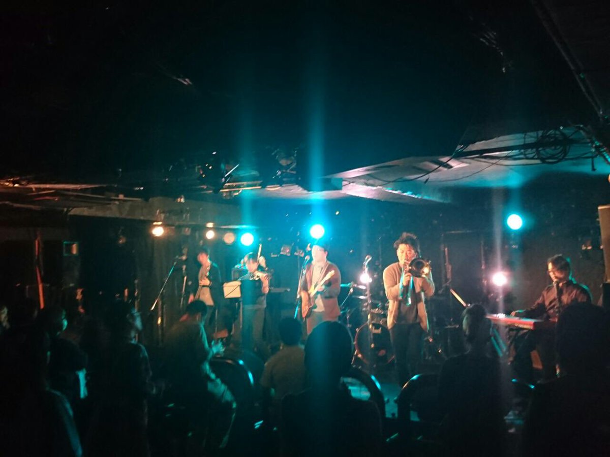 TwoLead's tweet photo. 本日は、SKA STREET 2018で遊んでくれたみんなありがとう!
楽しかったなー。
まだまだ進化予定なので、また東京でライブやるときはぜひぜひ遊びに来てね♪
次回のライブは、間が少し空いて、6/2、3に行われるSAKAE-SPRINGだよ!進化の途中、道の途中。
#twolead #サカスプ #SKASTREET https://t.co/A0cWvBTjXw