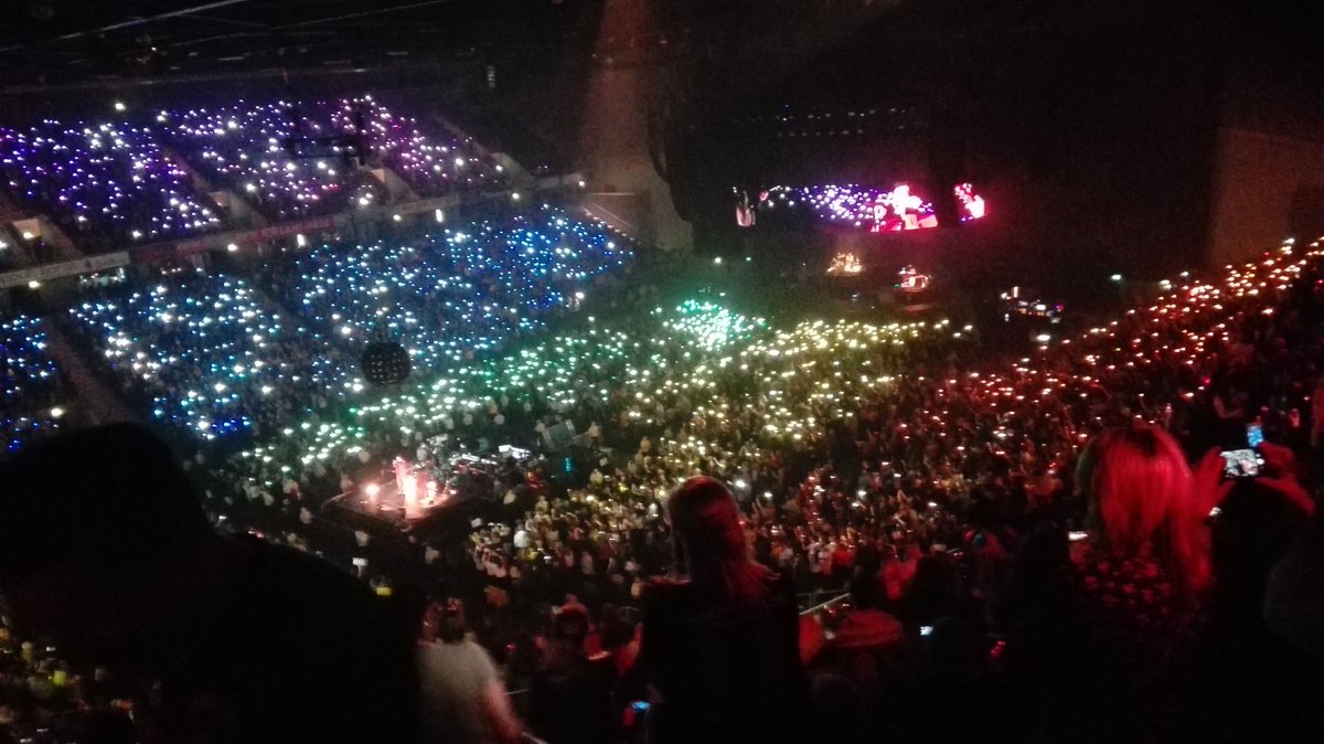 JuLiamalikxx's tweet image. The Crowd was beautiful last night 🌈 @Harry_Styles #HarryStylesOberhausen #rainbowproject
