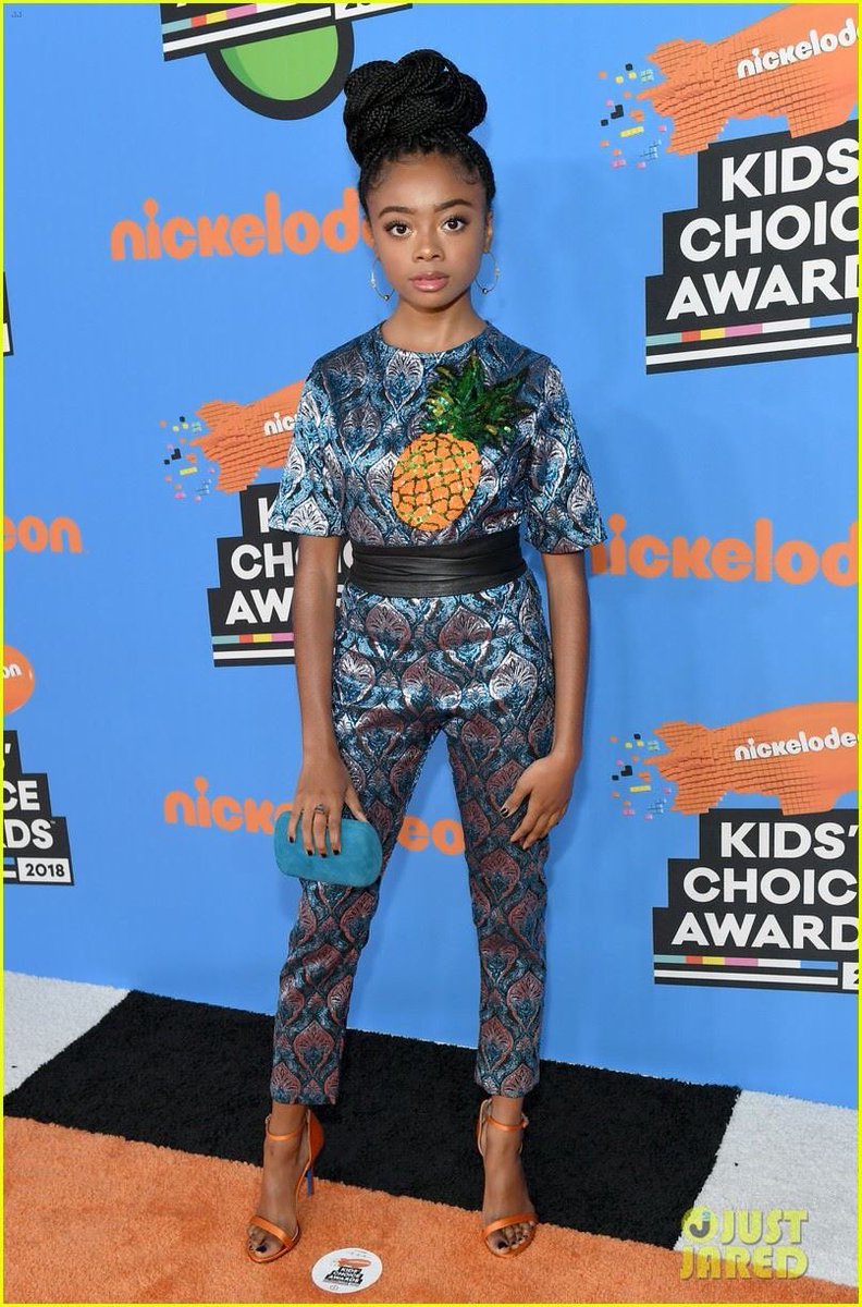DCMagOff's tweet photo. @skaijackson (#CampKikiwaka) ; @stormreid (#UnRaccourciDansLeTemps) & @Zendaya (#AgentKC)
#OrangeCarpet #KidsChoiceAwards2018 #KCA #KCA18 https://t.co/aV4ZuTOJfZ