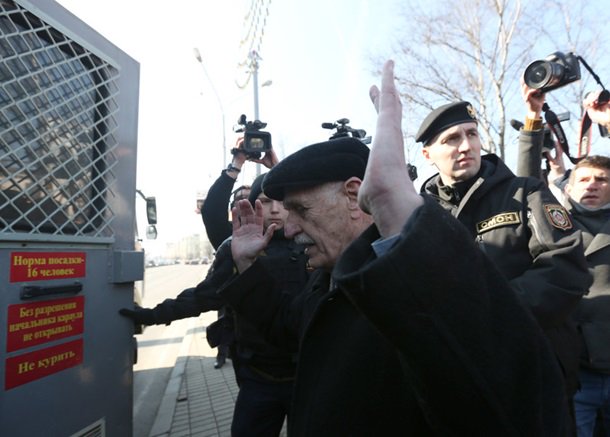 24todaynetua's tweet photo. В Беларуси задержали участников Дня воли https://t.co/fNGgAGjMcI https://t.co/NJbs1iWtV6