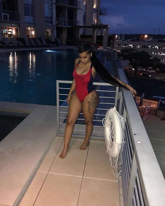 Fuck clothes #FAME https://t.co/EGuWvcz4Yg<a href="/tag/fame"class="tags">#FAME</a>