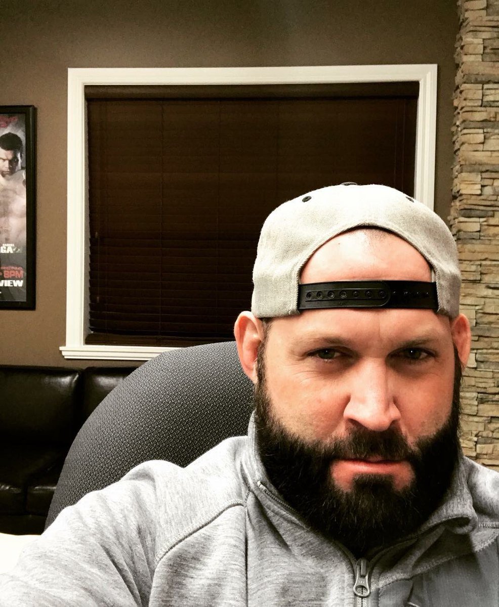 V2MMA's tweet photo. Grumpy face is grumpy. Can't sleep might as well go to the office and work. #dowork #cantsleep #foramonth #business #office #securitybusiness #security #sales #grumpy #upatfour #paperwork https://t.co/eskgCY9mIq
