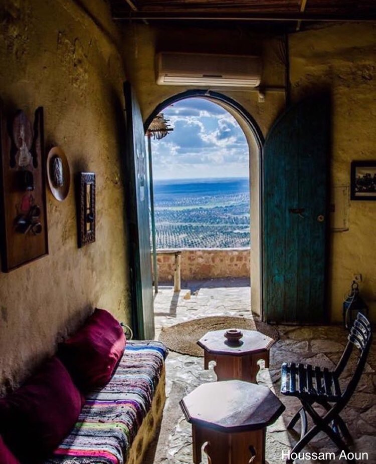 Takrouna is a historic Berber village in Tunisia 🇹🇳, perched on a hilltop.

It's known for its stunning views, unique architecture, and rich cultural heritage, blending Arab and Berber influences.

#ThisIsAfrica #VisitAfrica