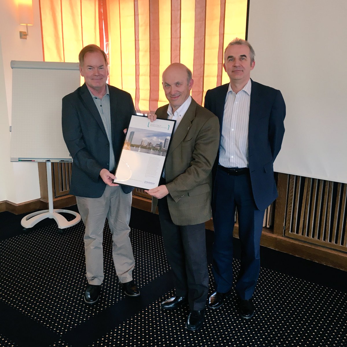 InterSystems_DE's tweet photo. David Majster, Marketing Manager Benelux &amp; France, verlässt uns bald in den Ruhestand. Jim Rose, CMO @InterSystems, und @EnzoHanke, Marketing Direktor CEE, haben auf unserem #EMEA Marketing Meeting diese Woche noch einmal Danke gesagt. #WhatMatters @DMajsterIS https://t.co/bNS0P6lUEp