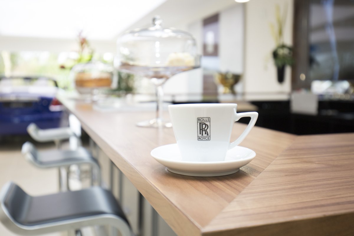 Have you been into our new luxury Wilmslow dealership yet? Pop in this week from 8:30am - 6pm for coffee, cake and supercars! What more could you want?!😄