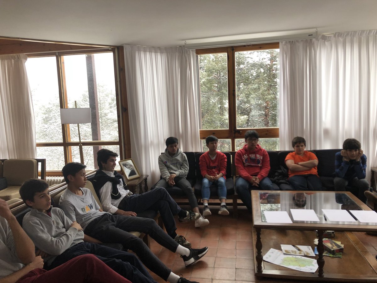 ClubNargo's tweet photo. Aquesta tarda, tertúlia informàtica, jocs de taula, taller de cine i taller de pizzes!
@ClubBalandrau @Braval_org i @ClubNargo 
#Cv1ESO #LaMolina https://t.co/zOrZysv3IY