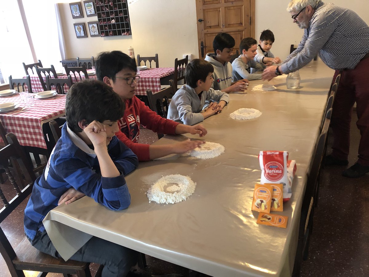 ClubNargo's tweet photo. Aquesta tarda, tertúlia informàtica, jocs de taula, taller de cine i taller de pizzes!
@ClubBalandrau @Braval_org i @ClubNargo 
#Cv1ESO #LaMolina https://t.co/zOrZysv3IY