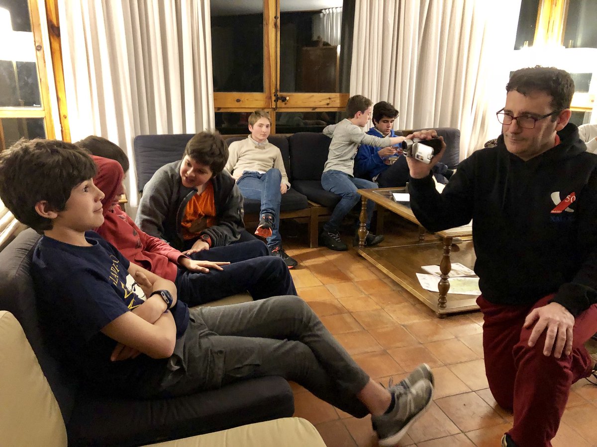 ClubNargo's tweet photo. Aquesta tarda, tertúlia informàtica, jocs de taula, taller de cine i taller de pizzes!
@ClubBalandrau @Braval_org i @ClubNargo 
#Cv1ESO #LaMolina https://t.co/zOrZysv3IY