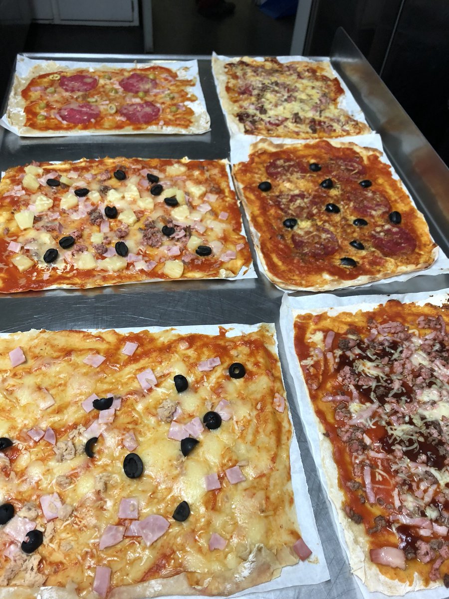 ClubNargo's tweet photo. Aquesta tarda, tertúlia informàtica, jocs de taula, taller de cine i taller de pizzes!
@ClubBalandrau @Braval_org i @ClubNargo 
#Cv1ESO #LaMolina https://t.co/zOrZysv3IY