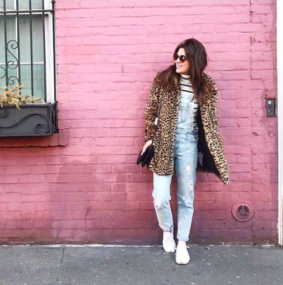 jillianharris's tweet photo. The only place in the world I don’t mind walking 10k a day ... 👟 🍻🍕🍕 https://t.co/sPhkOPbF0c