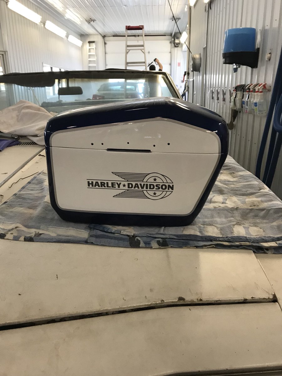 We just finished these custom blue, white and silver pinstriping <a href="/harleydavidson/">Harley-Davidson</a> parts for a customer... pretty happy with how they turned out! #harley #harleydavidson #custom #paint #axalta #ILoveNorfolk #localbusiness #NorfolkCounty #FixAuto #LVK #lynnvalleykustoms