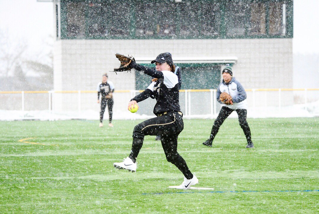 DF14Photography's tweet photo. A snowy end to the weekend #Nighthawks https://t.co/Nsb97F3AMc