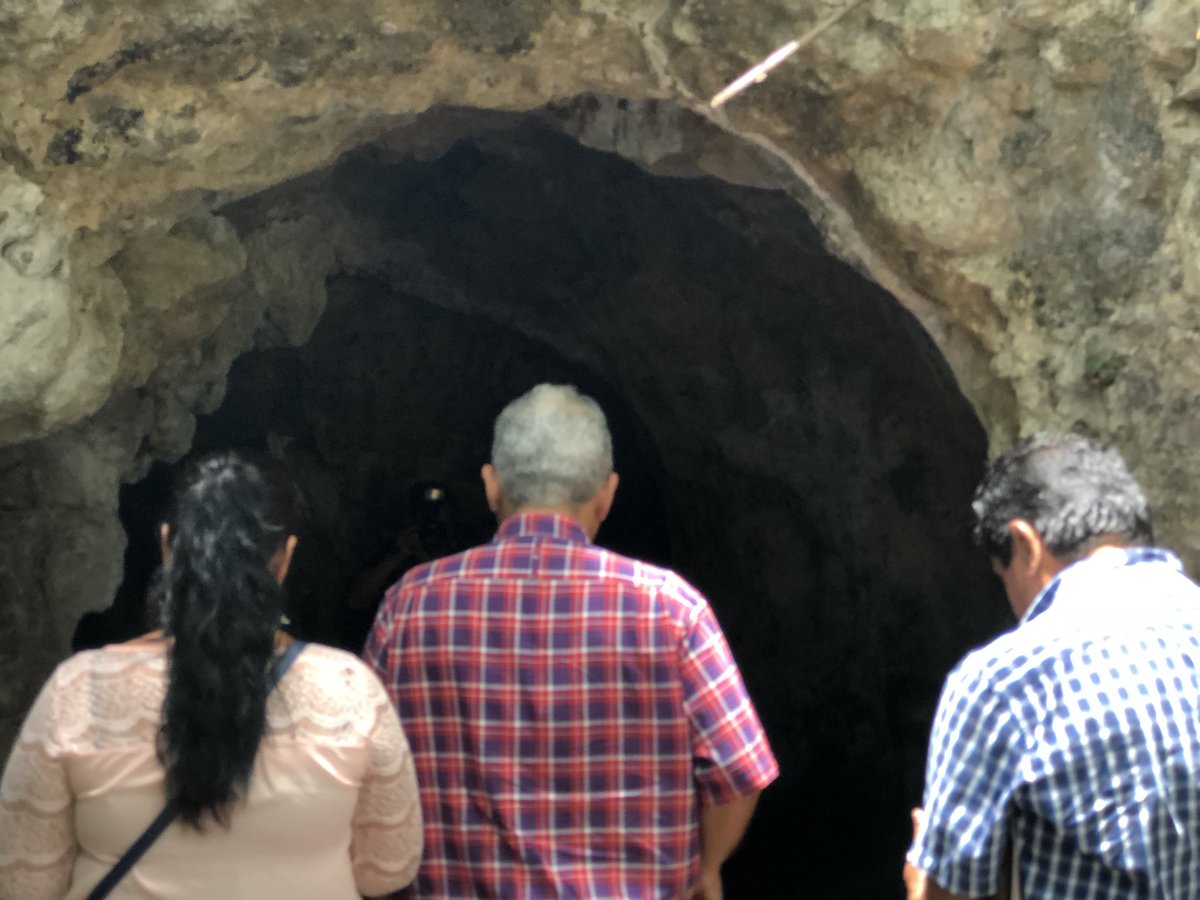 Panamaalcaldia's tweet photo. Luego de escuchar las necesidades y propuestas de los moradores, realizamos un recorrido por Las Cuevas de Chilibre y por la comunidad junto a los vecinos del área. https://t.co/zpy0gVGKGV