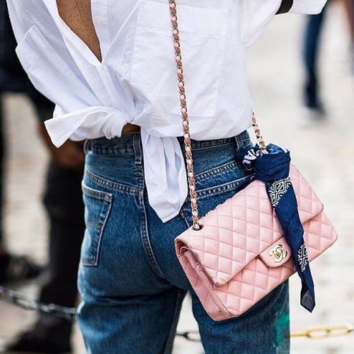walletaccessori's tweet photo. Chanel quilted wallet on chain 😍😍
#CHANELSpringSummer #Wallet #Wallets #fation #cool #walletonchain #newyorkcity https://t.co/SjYR3MhnWl