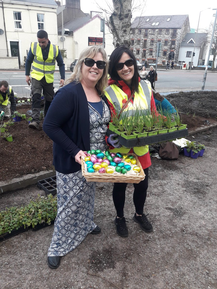 greenspacescork's tweet photo. Great fun, conversations, Easter eggs (thank you Karina @lantern_cork) and local interest in/at our first public greening event today as part of the Cork Lifelong Learning Festival #GreenSpacesCork @CorkFoodPolicy @CorkHealthyCity @CorkEnvForum https://t.co/2KFeRfmhk7