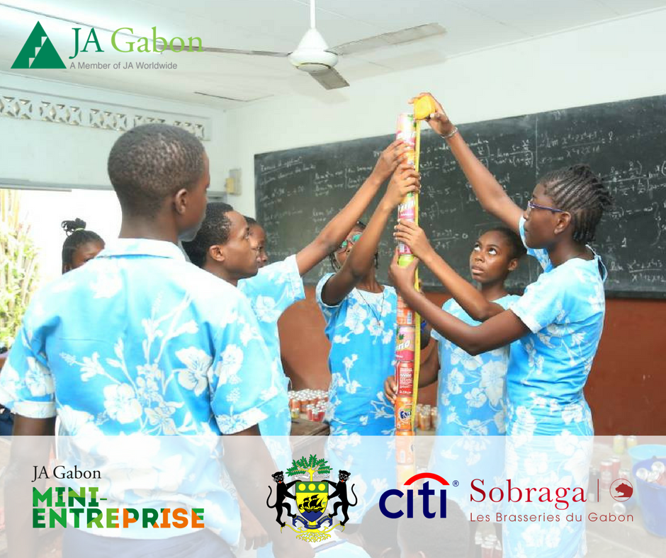 ja_gabon's tweet photo. Les mini-entrepreneurs du #CourssecondaireAmbourouhet​ et de #institutionImmaculéeConception​ ont entamé la première étape de production de leurs produits. Tous nos encouragements!
@PresidenceGA @SobragaGabon @Citi @JA_Africa_ 
#minientreprise #CompetitionNationale https://t.co/hKS8nDIwAQ