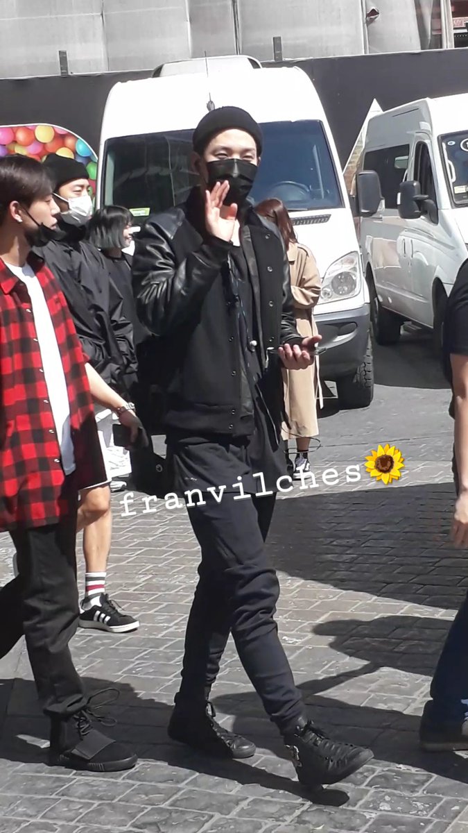 gucci leather high top with tiger