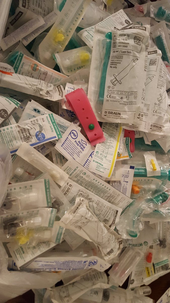 EuropeFrontier's tweet photo. Lots of picking and packing this w/e. 5 large parcels w medical goodies on their way to @MedicsHomeFront and https://t.co/bUEq2wK7rG.  Good weekend,  #lifesavers https://t.co/6COe1jMyt3