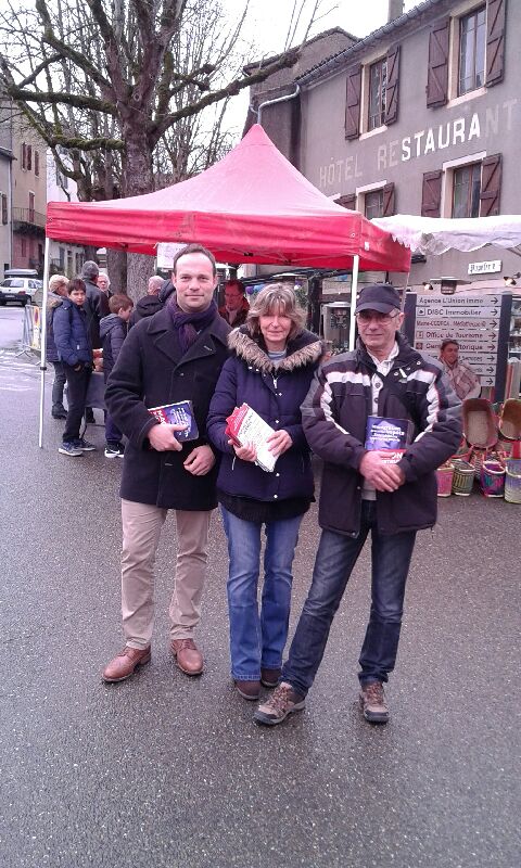 thierryviallon's tweet photo. Nous étions présents, en ce dimanche des Rameaux, sur le marché de #Saint-Antonin-Noble-Val pour dénoncer la politique funeste du gouvernement #FN82 #FN8201 https://t.co/stp0iGfG0q