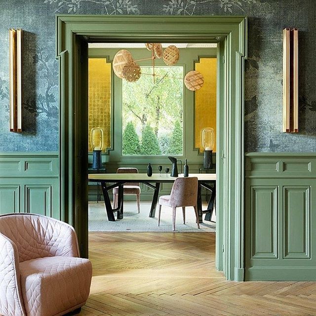 Really loving the colour palate here and wallpaper and panelling mix. Love how the doorway has been painted green and frames a beautiful  setting where the same shade has been brought through into the next room.  So beautifully put together and making me… bit.ly/2INNRtE
