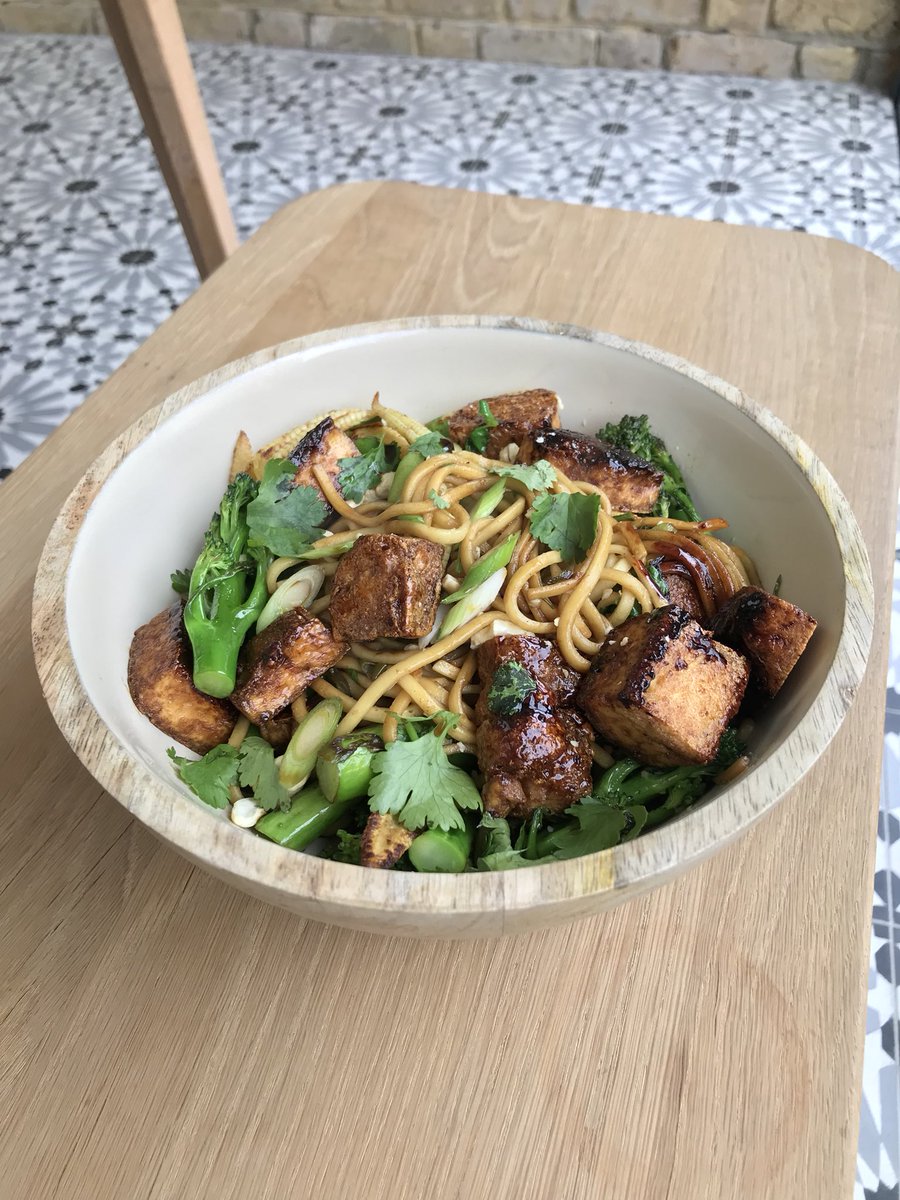 thebodycoach's tweet image. Testing some veggie recipes today for #VeggieLeanin15 😍👌🏽 RT if you want to see more veggie recipes 🙌🏽