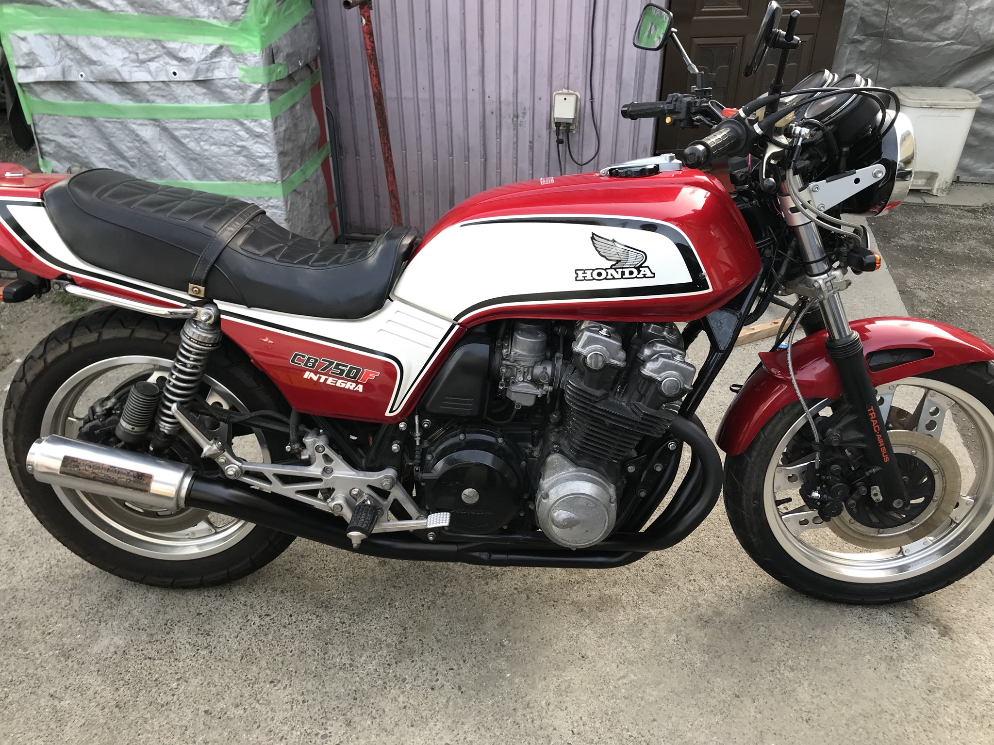 マナ Cb750fcインテグラ 黙ってヨシムラサイクロンを愛せ すごい力強いマフラー