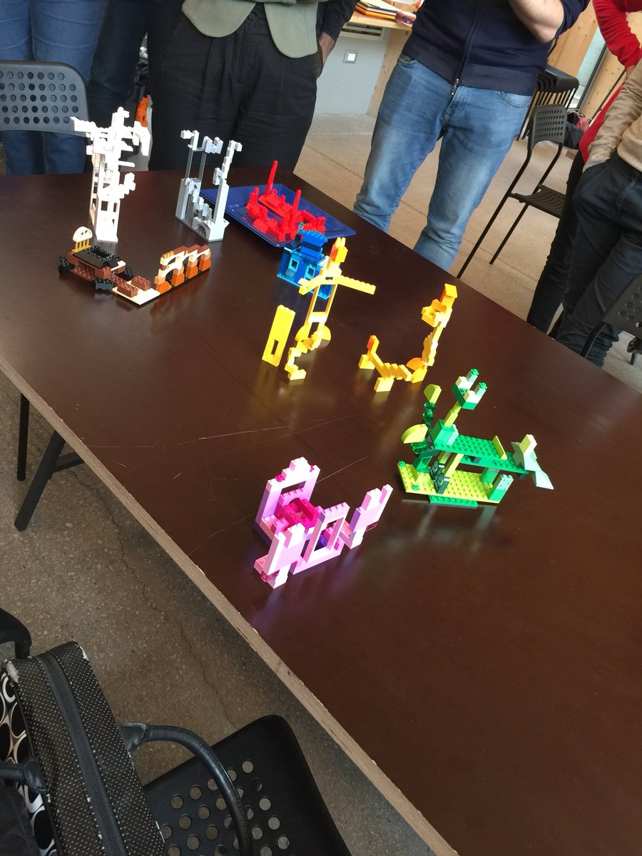 catemoscetti's tweet photo. Una giornata a giocare con l’apprendimento creativo #LCL  Italia meetup https://t.co/SF65z0hBow