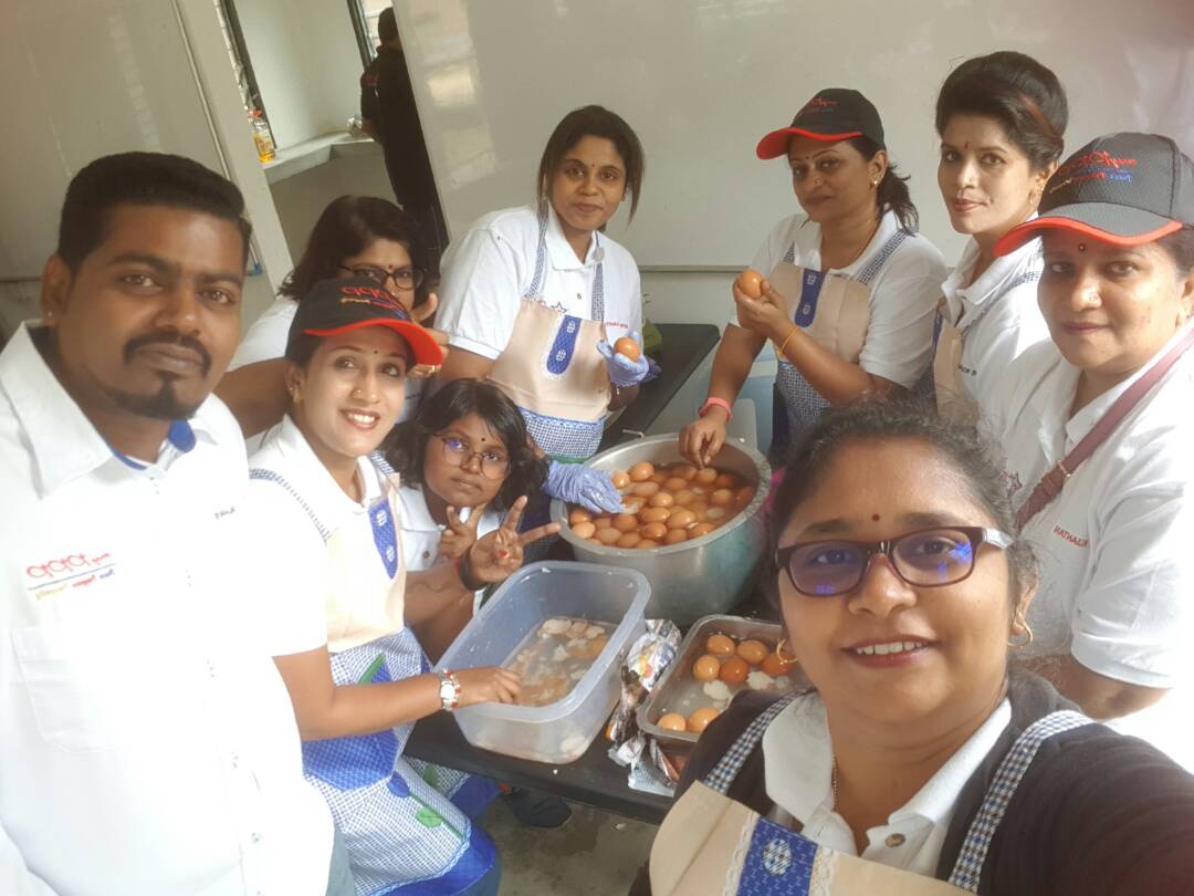 Sue99101979's tweet photo. Program anjuran myPPP Pahang bersama Tan Sri Kayveas mengambil tempat di Kampung Sg Tiang, Lembah Bertam bertujuan mengagihkan bantuan dapur turut bergotong royong memasak untuk 900 penduduk.
#P2BAM 
#myPPPSeriKuantan 
@m_kayveas @helentpg @elayppen  myPPP_HQ  @tamiltavan https://t.co/VDj11IVSm5