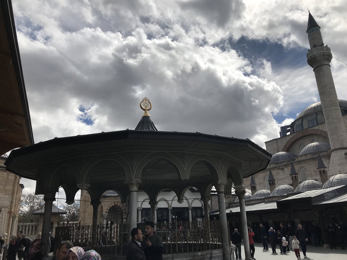 Günün adamı olmaya çalışma, hakikatin adamı olmaya çalış. 
Çünkü gün değişir, hakikat değişmez.

Hz. Mevlana #Konya #Mevlana