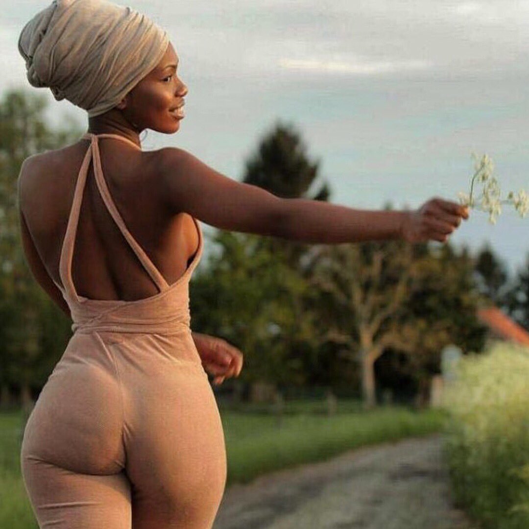 BadBlackGirls's tweet photo. “The black woman is the most unprotected, unloved woman on earth…she is the only flower on earth that grows unwatered.”

– Kola Boof 🌼 https://t.co/t2lP70TfbW