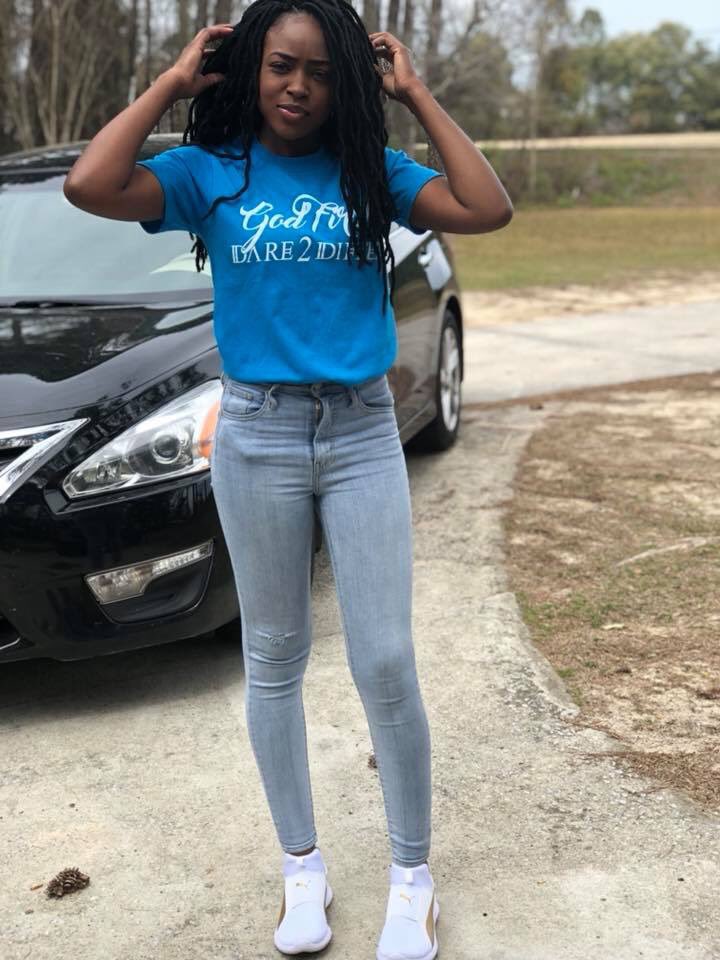 _dare2differ's tweet photo. Let’s do a Dare 2 Differ challenge, everyone post a picture with their D2D shirts , telling everyone what makes you different, hashtag #Dare2Differ and mention @_dare2differ #TrendingSA #southernnotstate #HailSouthern https://t.co/PO2MfYyEhx
