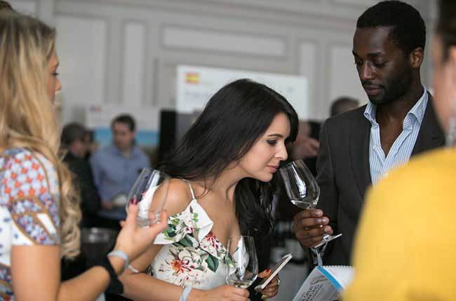 WineWhispersUS's tweet photo. What's the best sniffing technique? 🍷
#wineaccessories #wineaccessory #winelove #winelover #wineenthusiast #winepourer #foilcutter #winepump #wineaerator #corkpuller #wineopener https://t.co/SNuytX3ap7