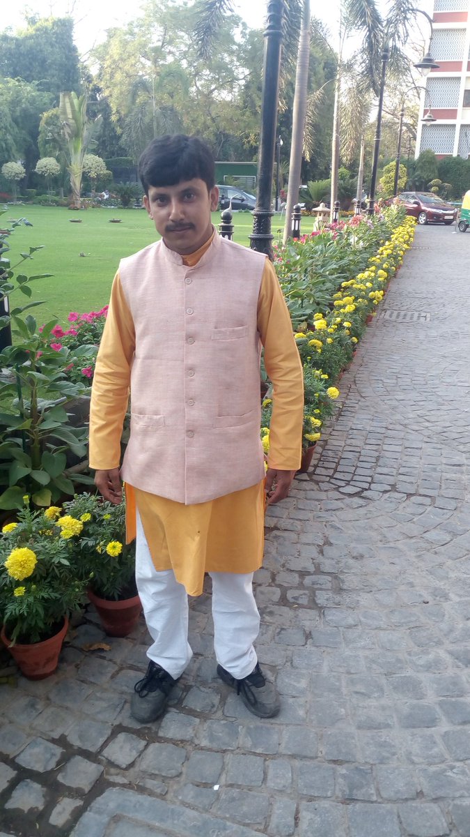 Bhavishjhabj's tweet photo. सेनानियों अगर ट्वीट कर सकते हैं तो ठीक नहीं तो ज्यादा से ज्यादा रिट्विट करें !!
#MSU_Foundation_Day
#Mithiladivas
#Mithilavad https://t.co/kW9u9xSMBu