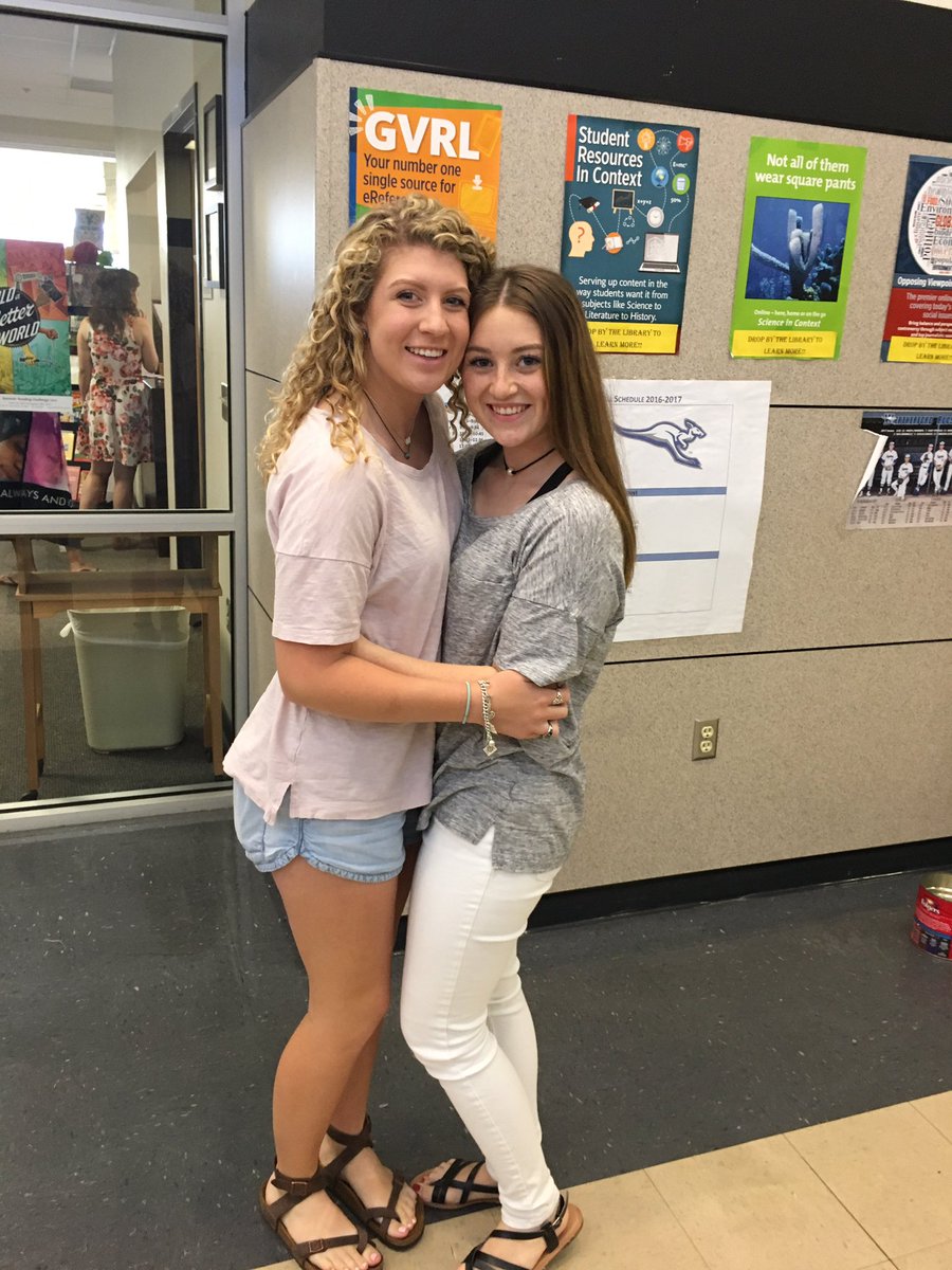margeyy09's tweet photo. Happy 19th to one of my longest friendships! Distance has nothing on us, love you P💜 never forget when we thought we were the most aesthetic middle schoolers, geez, hahaha!!! https://t.co/uV5Qedaepb