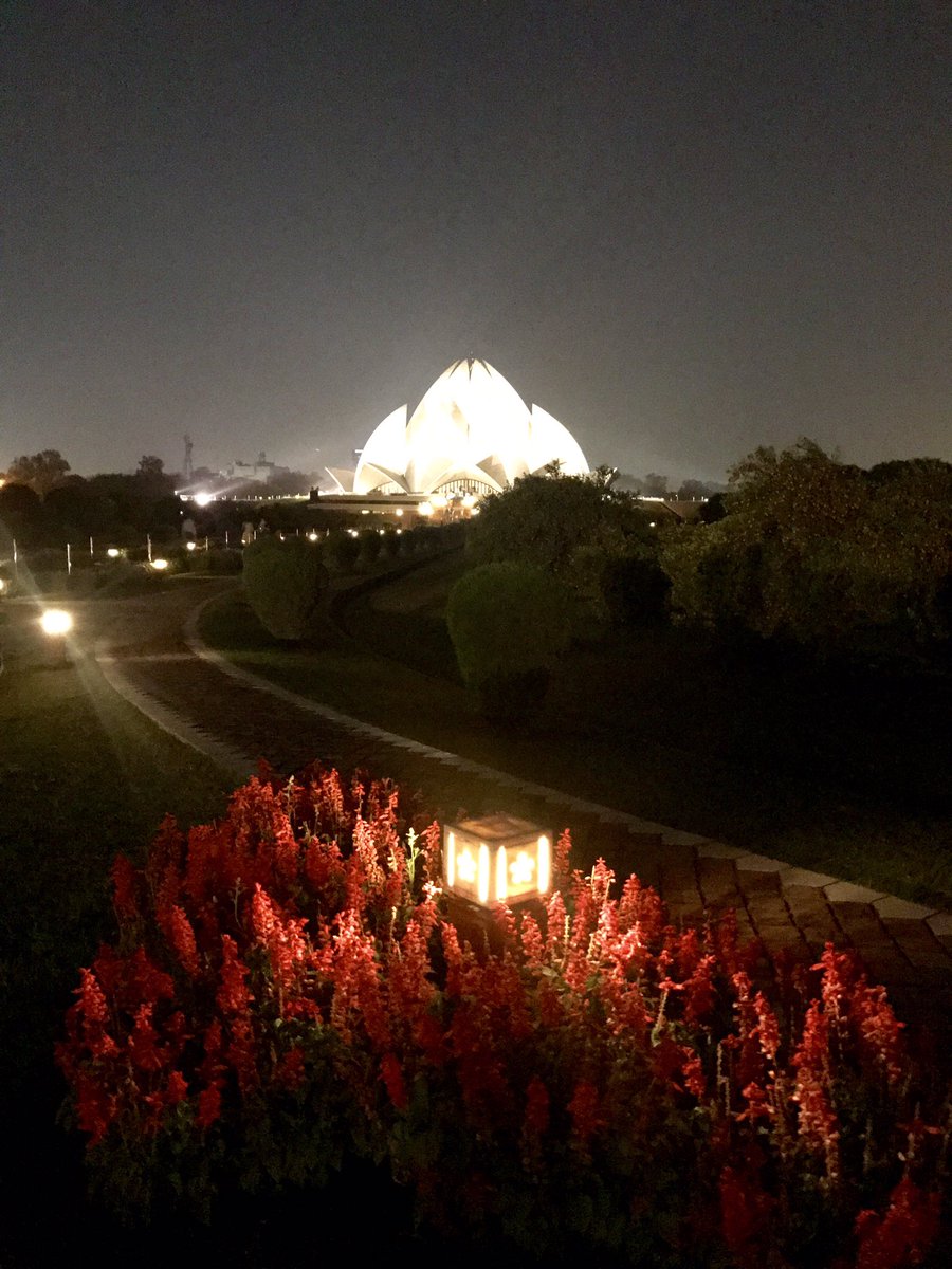 shaheenjavidBHW's tweet photo. #Bahailotustemple #lotustemple #delhi - looking ethereal this evening https://t.co/D5PaKF7GQ6