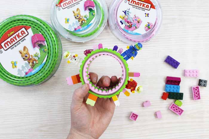 Make this Lego bracelet in minutes!  Lego crafts are easy with Mayka tape!  SEE HOW HERE:  thecountrychiccottage.net/lego-crafts/  #kidscrafts #crafts #diy #easter #legos #kids