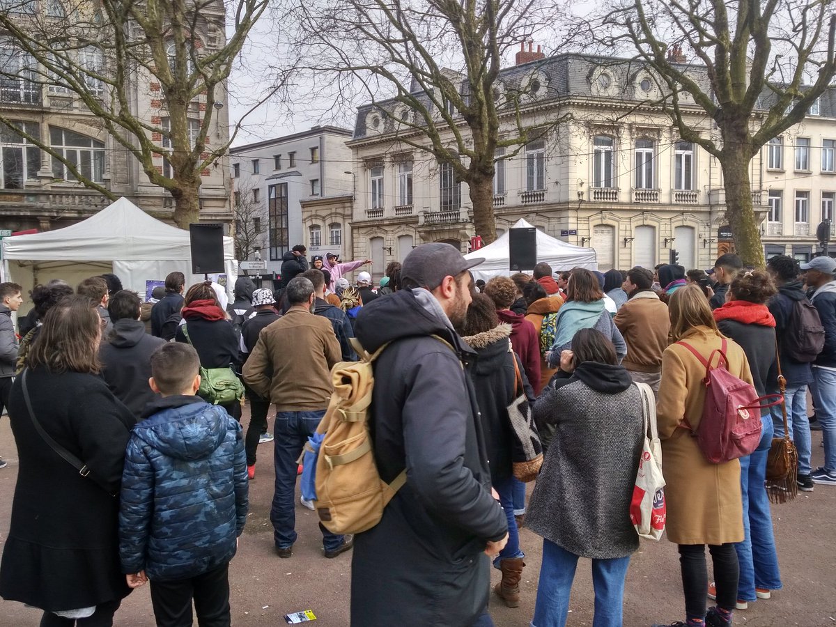 EstelleRodes's tweet photo. La place Vanhoenacker au son et couleurs des cultures urbaines #LilleBouge #FlowLille https://t.co/dIv8e365oT